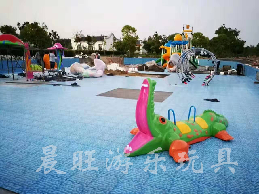 水上乐园滑梯